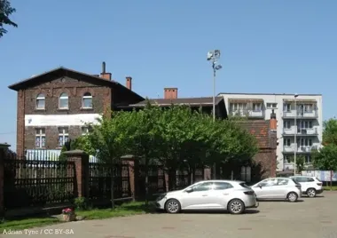 Pożar na poddaszu – mieszkańcy kamienic przy Warszawskiej 72 i 74 objęci pomocą miasta