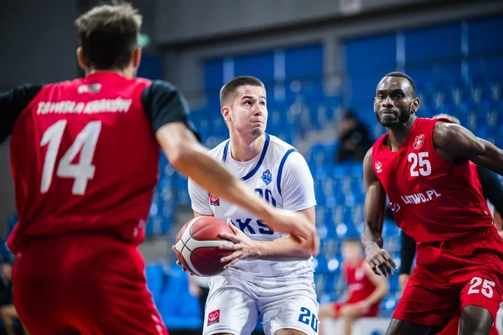 Trzecia kwarta zabrała MKS II zwycięstwo po mocnym początku z Resovią